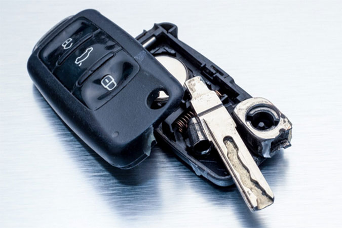 Anahtar tamiri şayet arabanın anahtarı kırıldıysa bizimle iletişimde olun. Yeniliyor tamir ediyoruz.