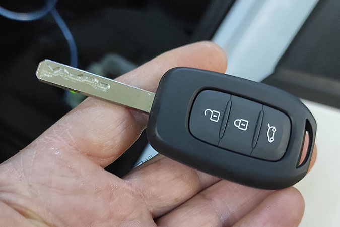 Yedek anahtar kodlama yada kayıp anahtar yapımı veya kontak tamiri yapıyoruz.